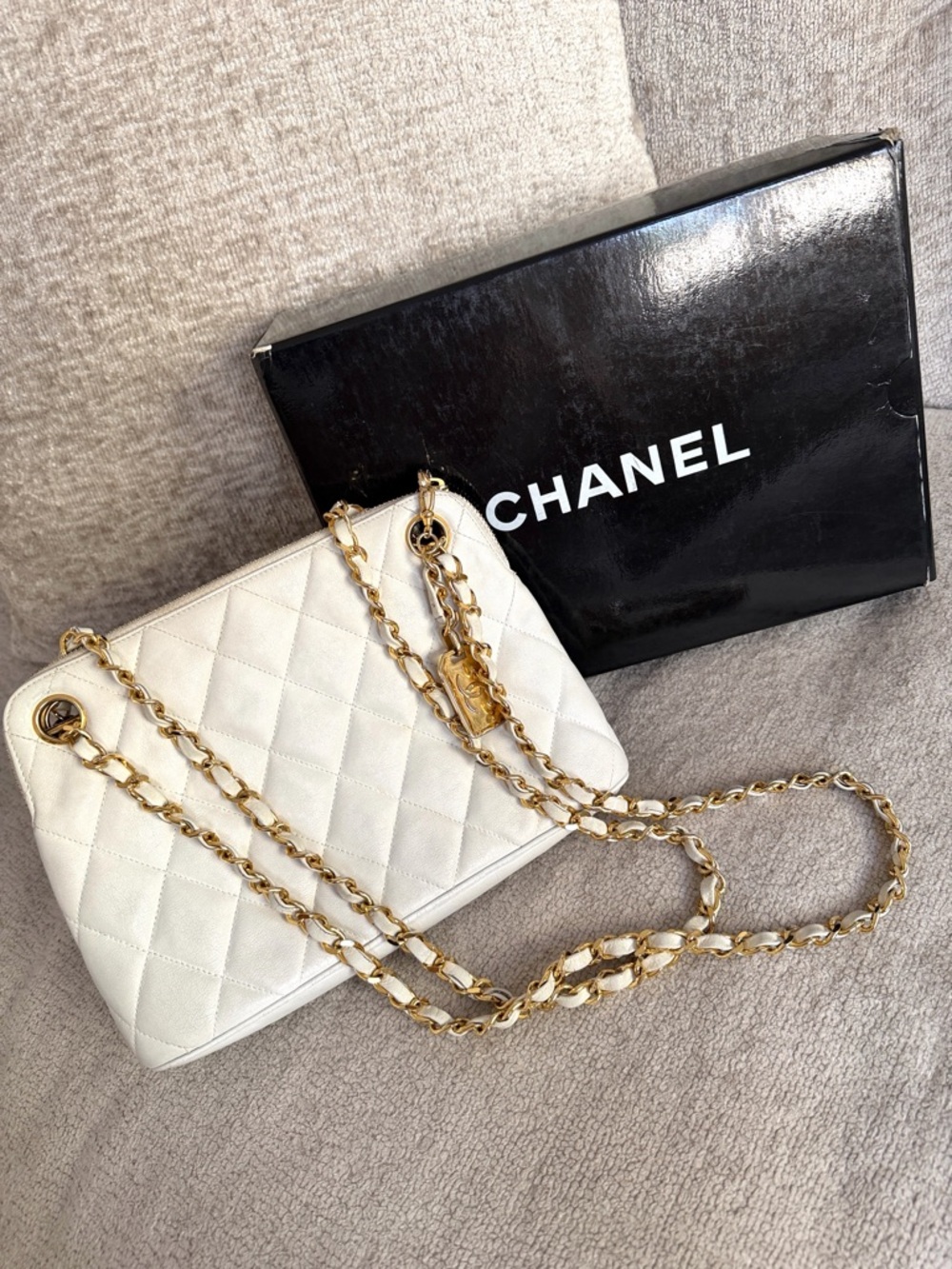 CHANEL Vintage White Bag - Picture 15 of 15